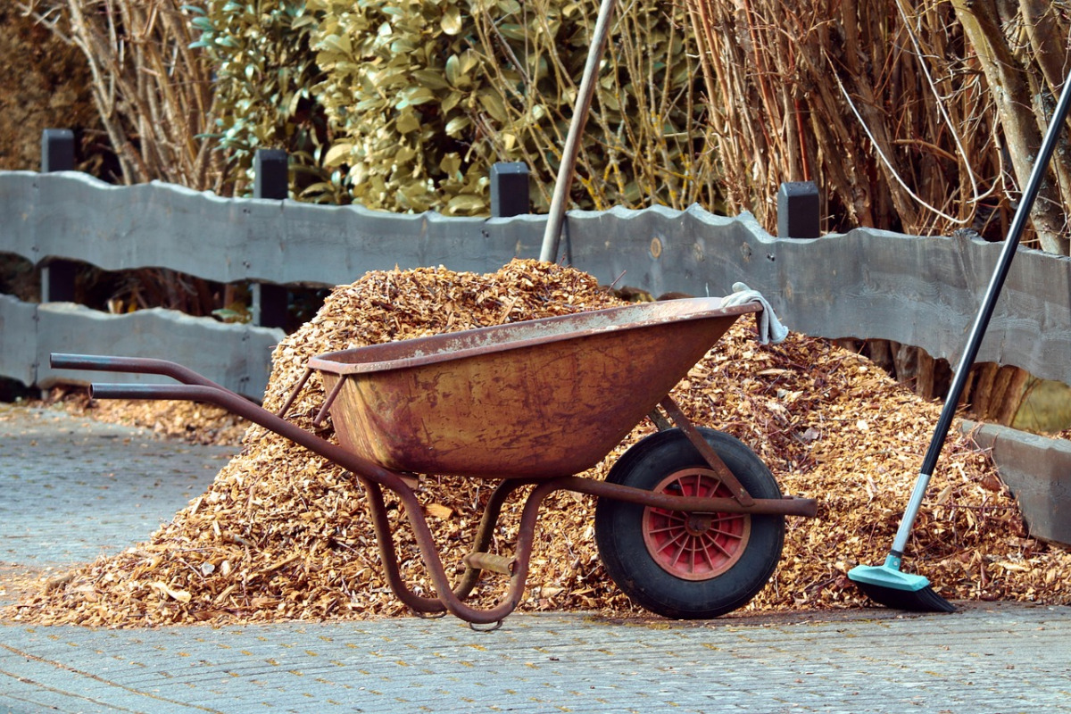 wheelbarrow mulch garden maintenance
